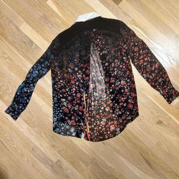 Gorgeous Printed Preen Button Down Blouse - Picture 2 of 3